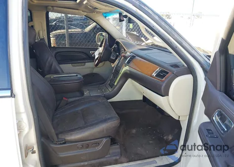 2013 Cadillac Escalade Platinum Edition z USA, uszkodzony, nr VIN 1GYS3DEFXDR104575